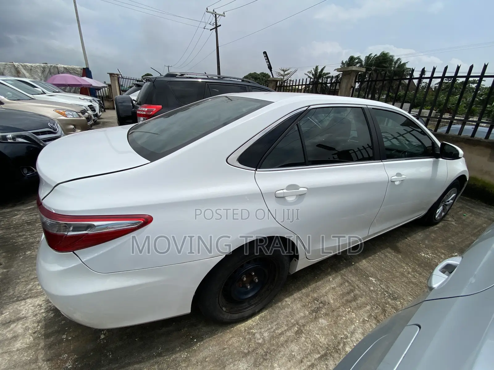 Toyota Camry LE 4dr Sedan (2.5L 4cyl 6A) 2017 White