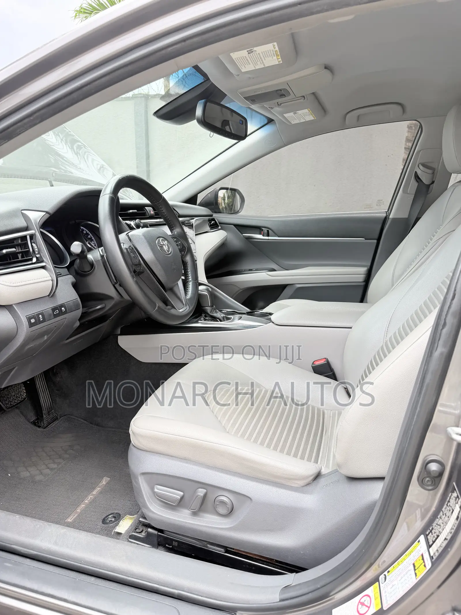 Toyota Camry SE FWD (2.5L 4cyl 8AM) 2018 Gray