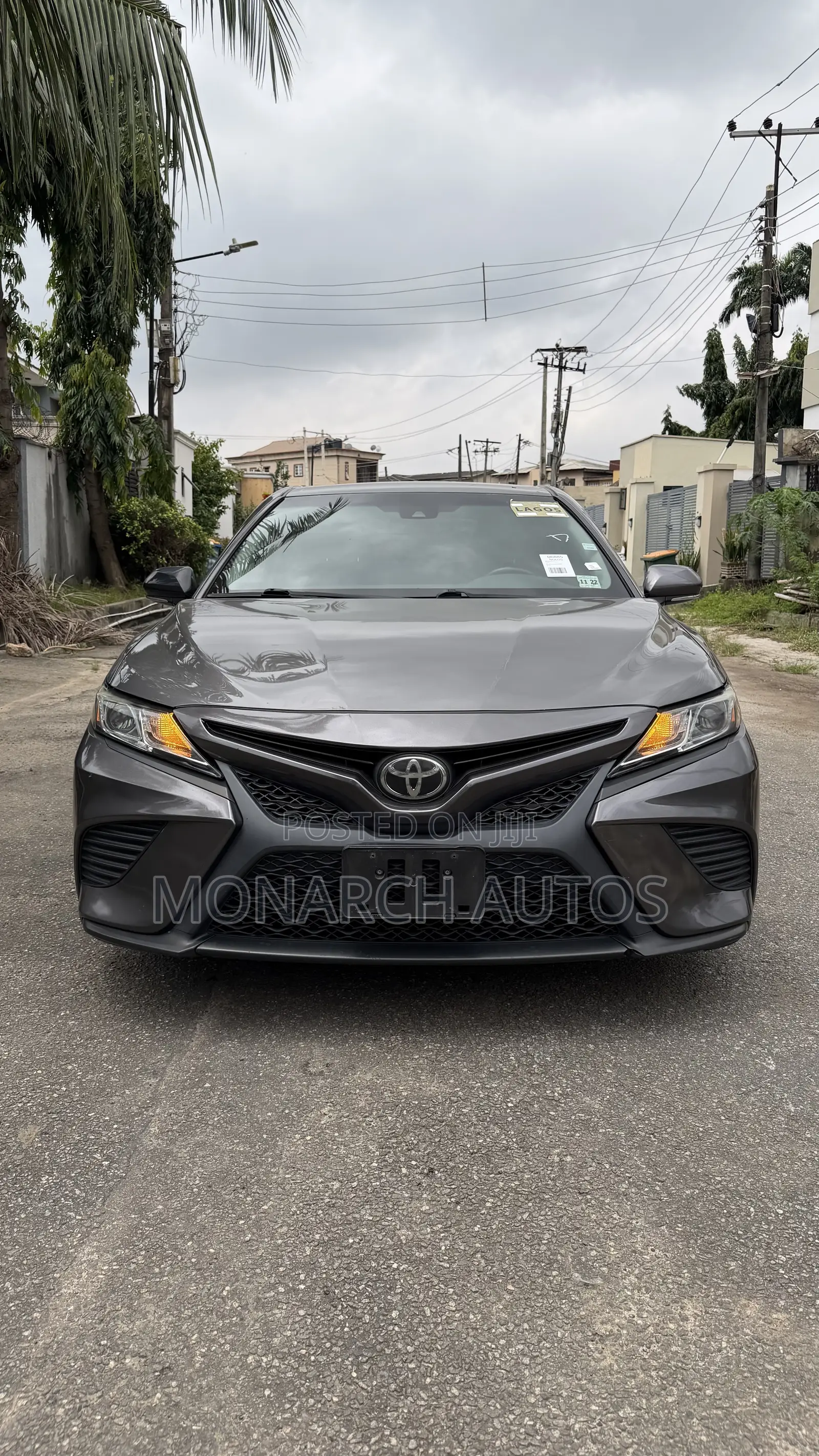 Toyota Camry SE FWD (2.5L 4cyl 8AM) 2018 Gray