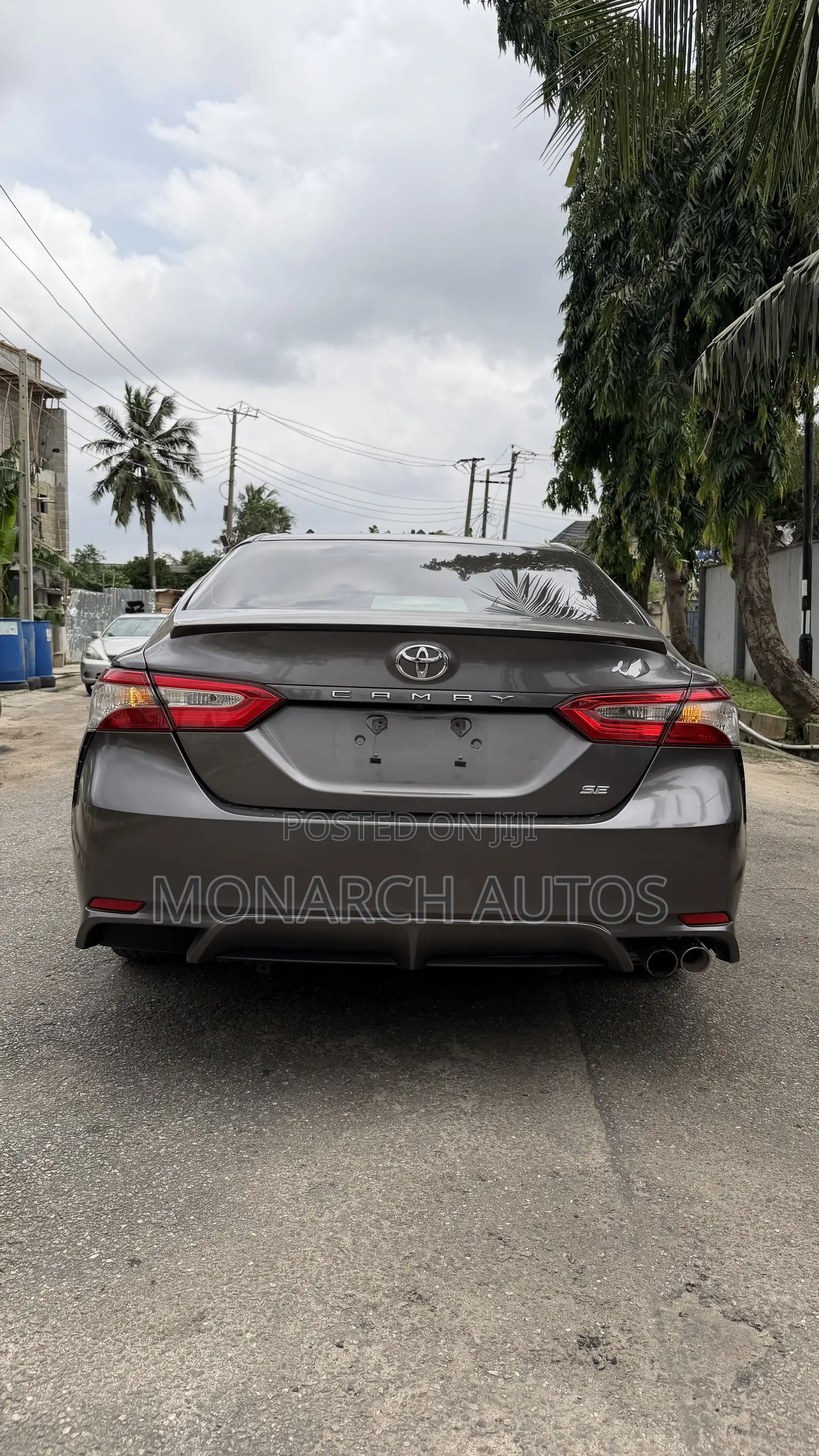 Toyota Camry SE FWD (2.5L 4cyl 8AM) 2018 Gray