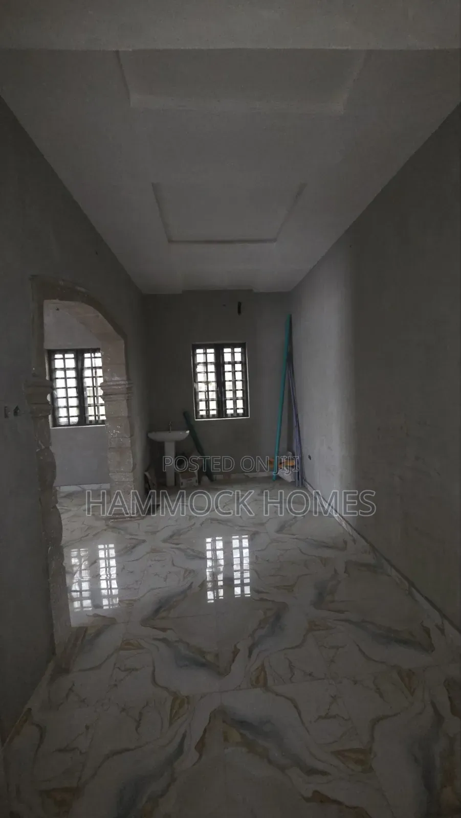 6bdrm Bungalow in Alakia for sale