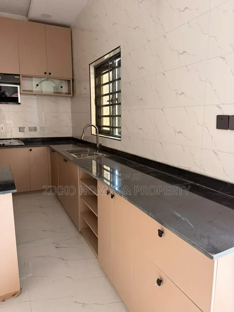 4bdrm Duplex in Monastery Road, Sangotedo for sale