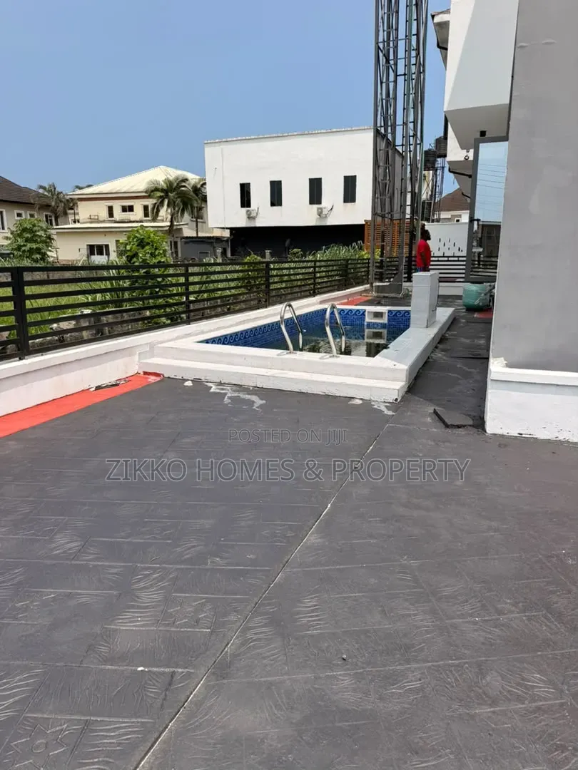 4bdrm Duplex in Monastery Road, Sangotedo for sale