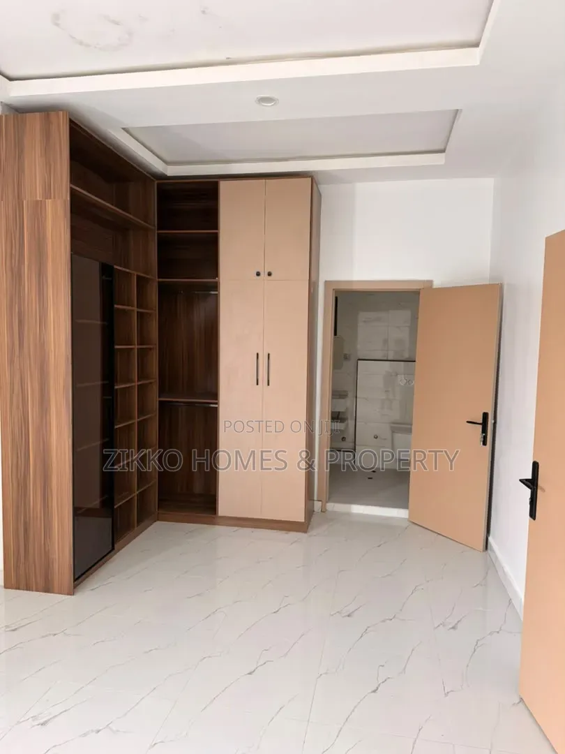 4bdrm Duplex in Monastery Road, Sangotedo for sale