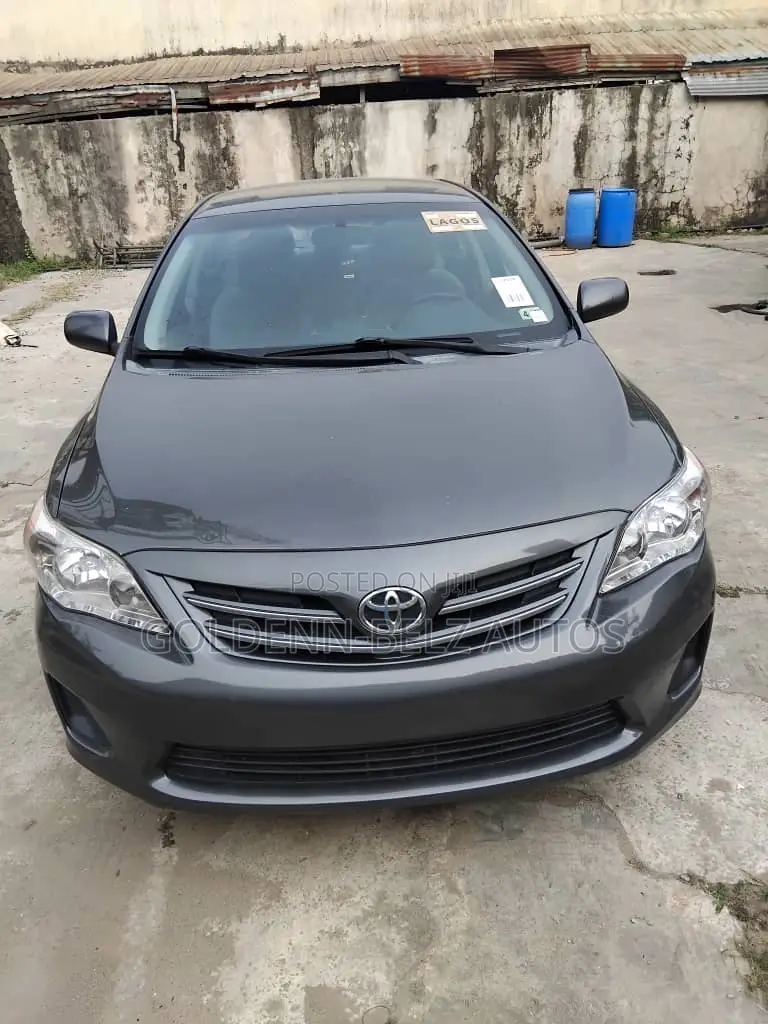 Toyota Corolla LE Special Edition 4dr Sedan (1.8L 4cyl 4A) 2013 Gray