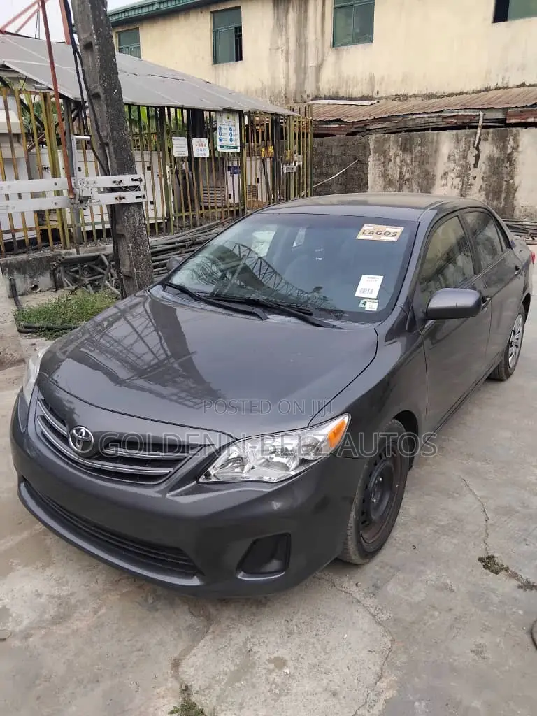 Toyota Corolla LE Special Edition 4dr Sedan (1.8L 4cyl 4A) 2013 Gray