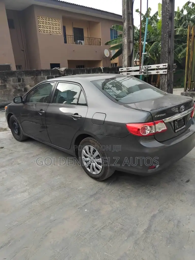 Toyota Corolla LE Special Edition 4dr Sedan (1.8L 4cyl 4A) 2013 Gray