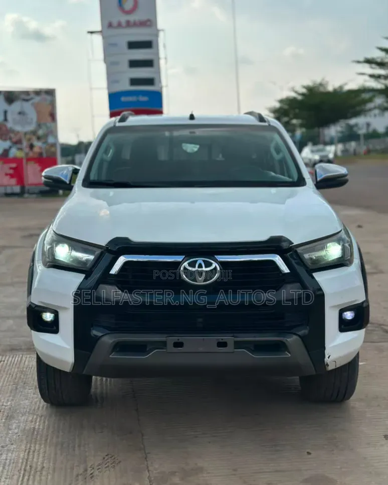 Toyota Hilux 2018 White