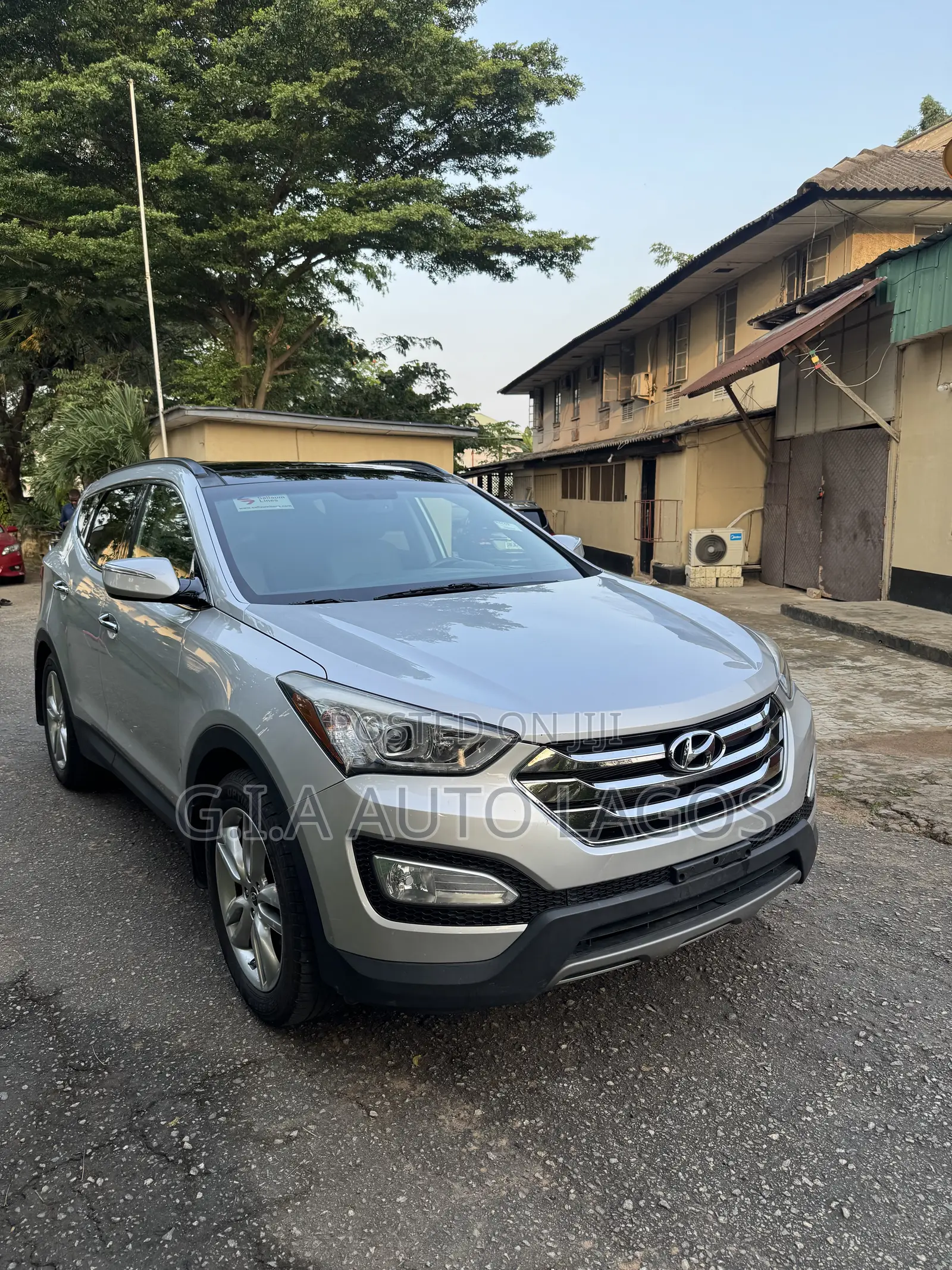 Hyundai Santa Fe Limited 4dr SUV AWD (3.3L 6cyl 6A) 2015 Silver