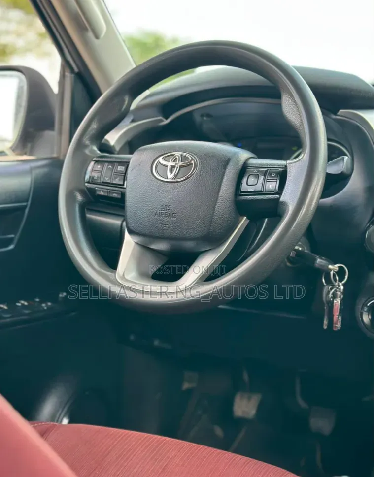 Toyota Hilux 2018 White