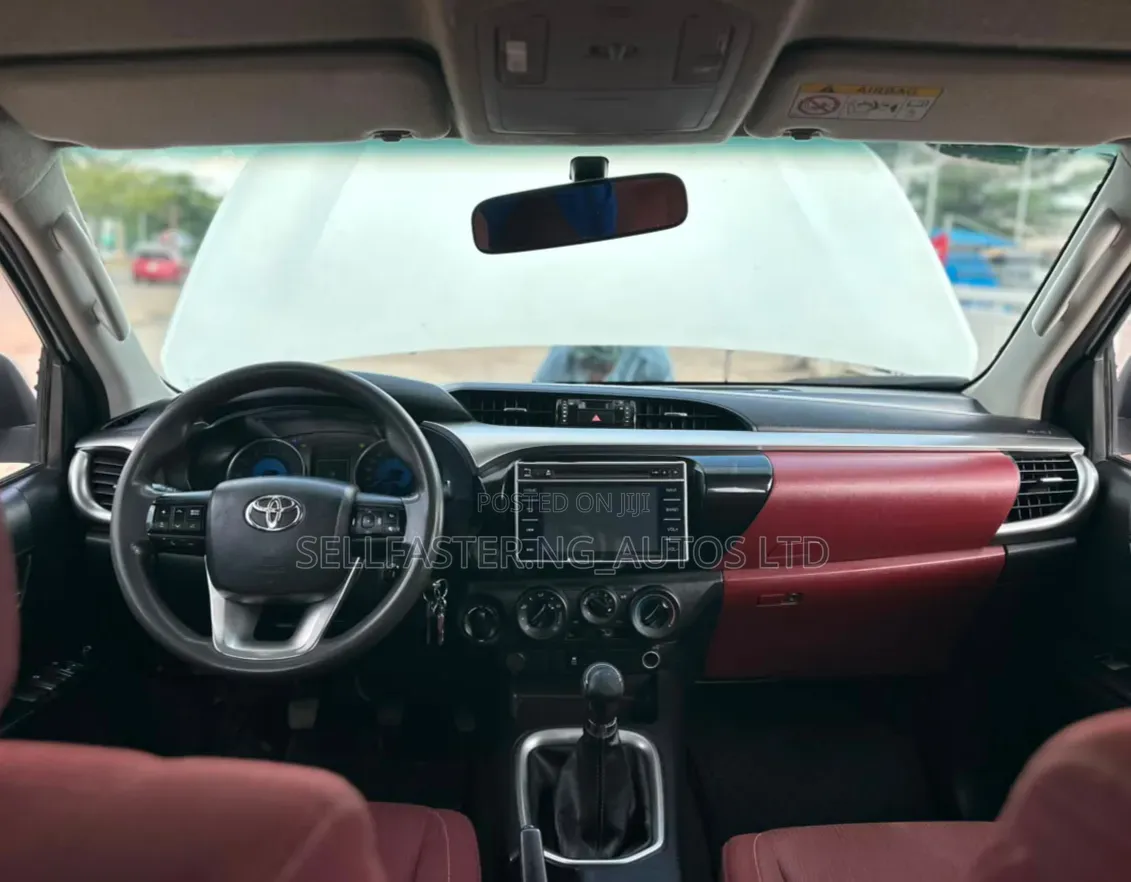 Toyota Hilux 2018 White