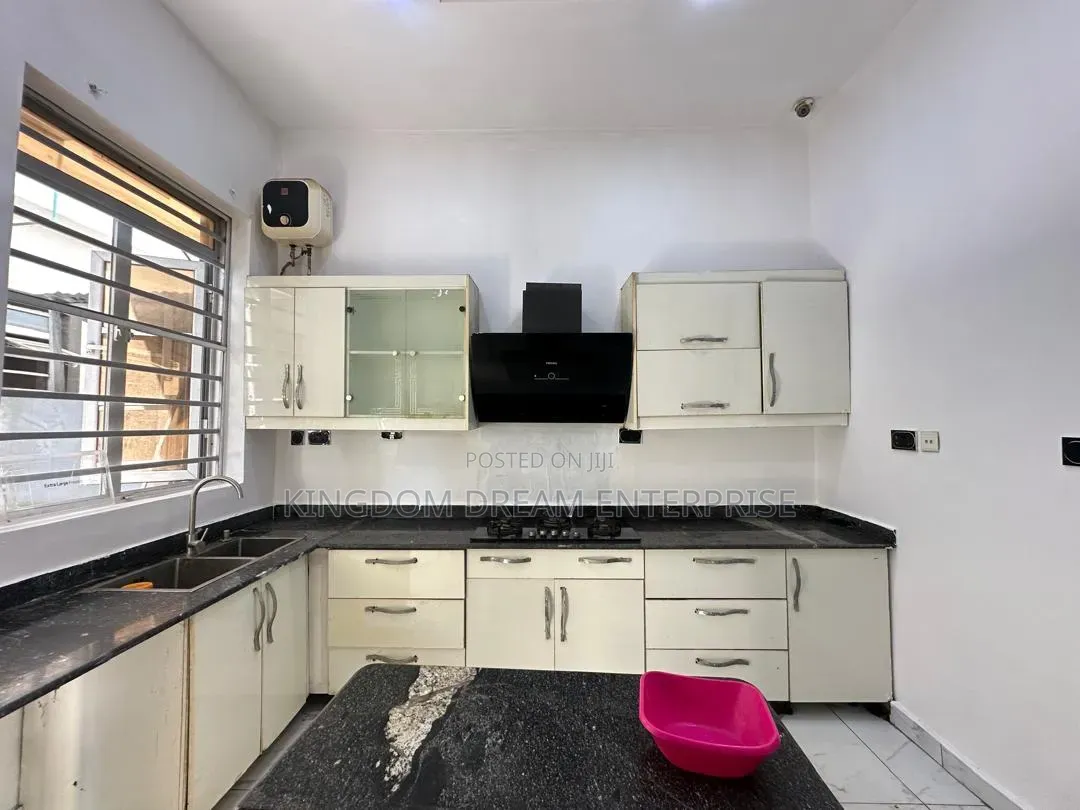 4bdrm Duplex in Chevron Drive Lekki for rent