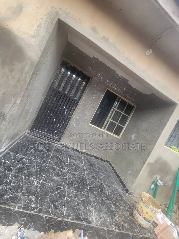 Mini Flat in Ayobo for rent