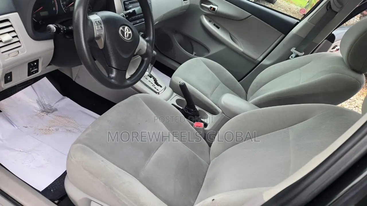 Toyota Corolla LE 4dr Sedan (1.8L 4cyl 4A) 2012 Black