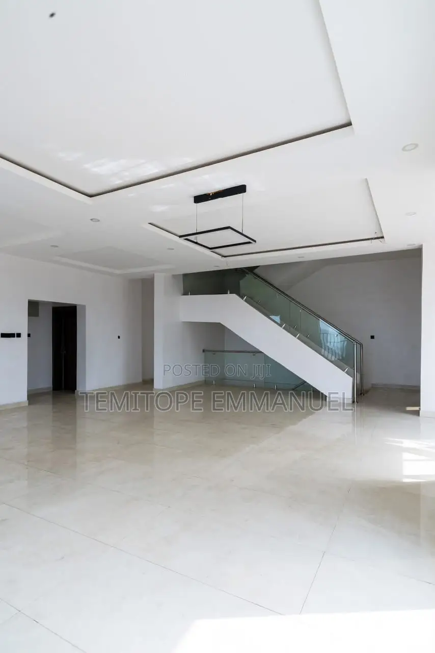 Furnished 3bdrm Apartment in Banana Island for rent