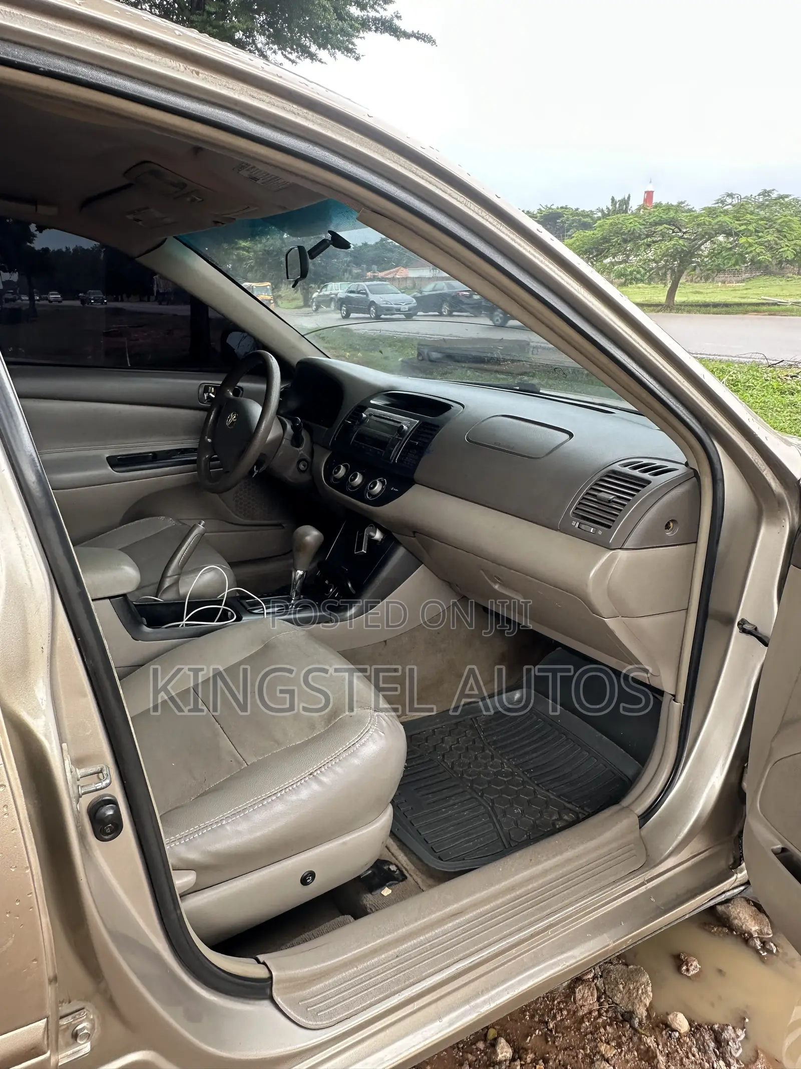 Toyota Camry LE V6 4dr Sedan (3.0L 6cyl 5A) 2006 Gold