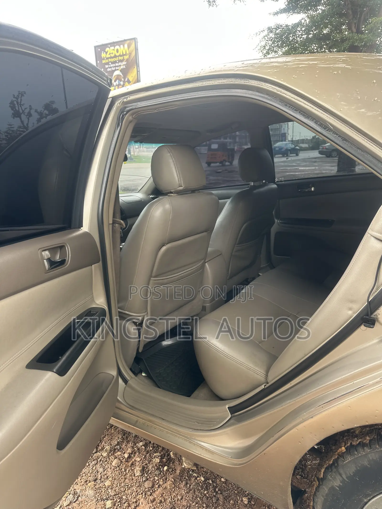 Toyota Camry LE V6 4dr Sedan (3.0L 6cyl 5A) 2006 Gold