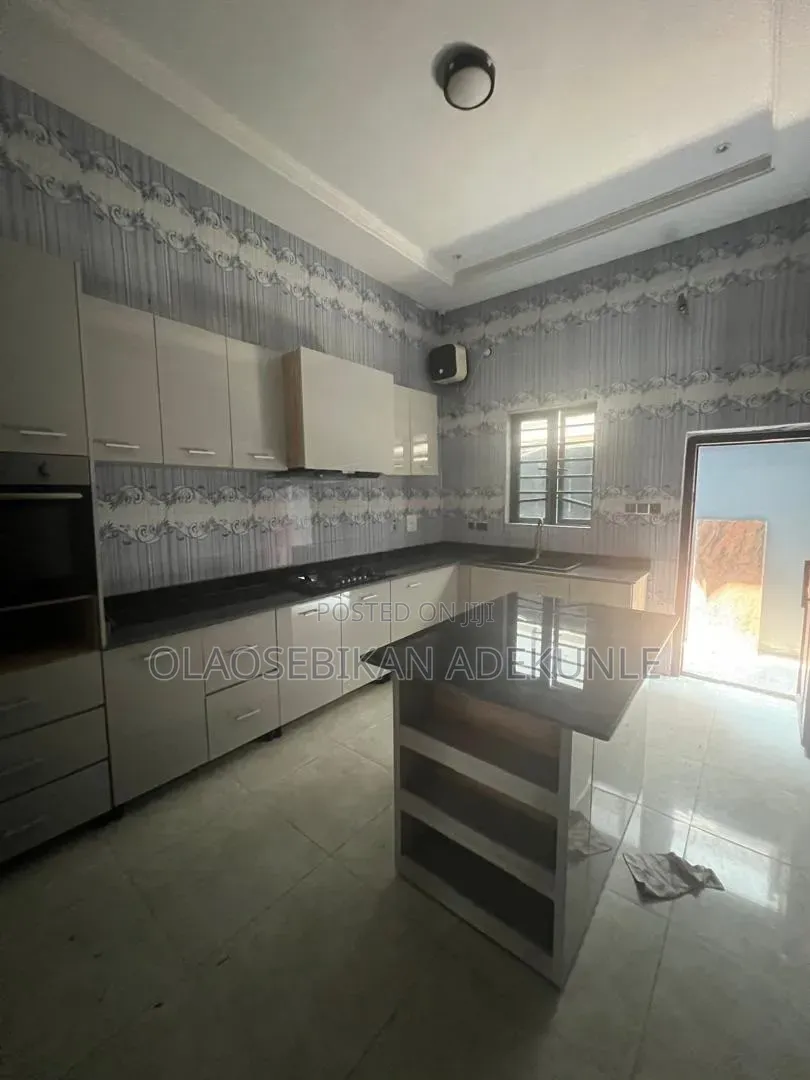 1bdrm Apartment in Chevron, Lekki Phase 1 for rent