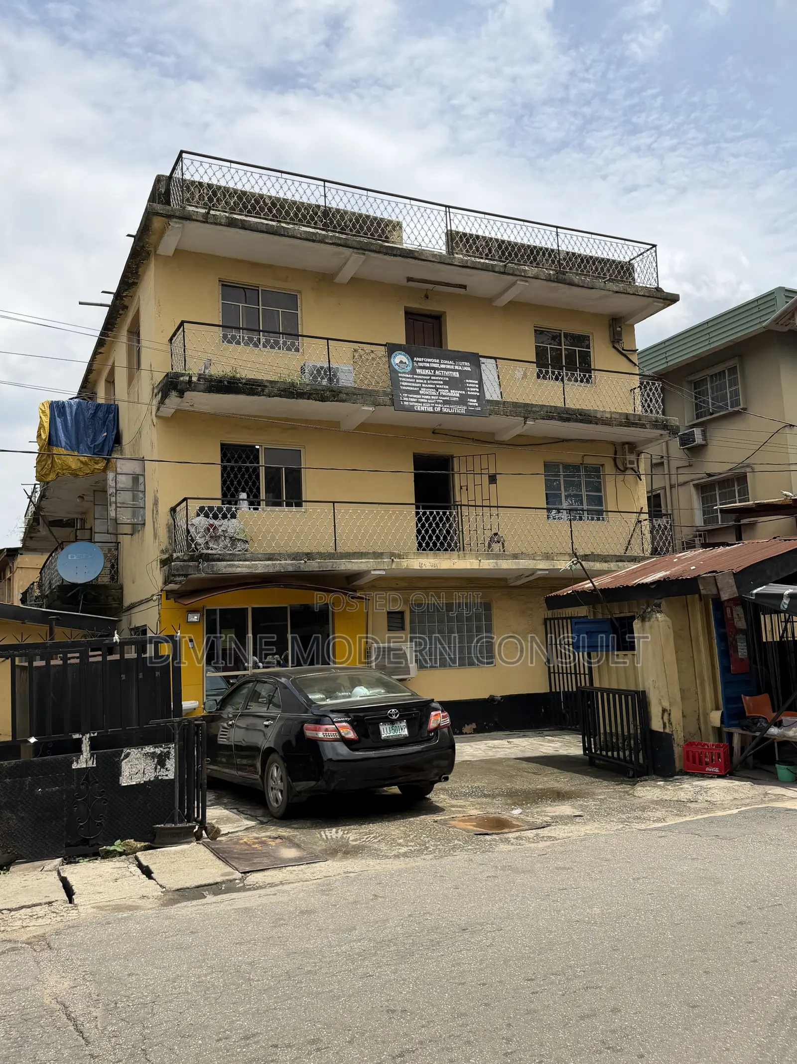 3bdrm Block of Flats in Not An Estate, Alausa for sale
