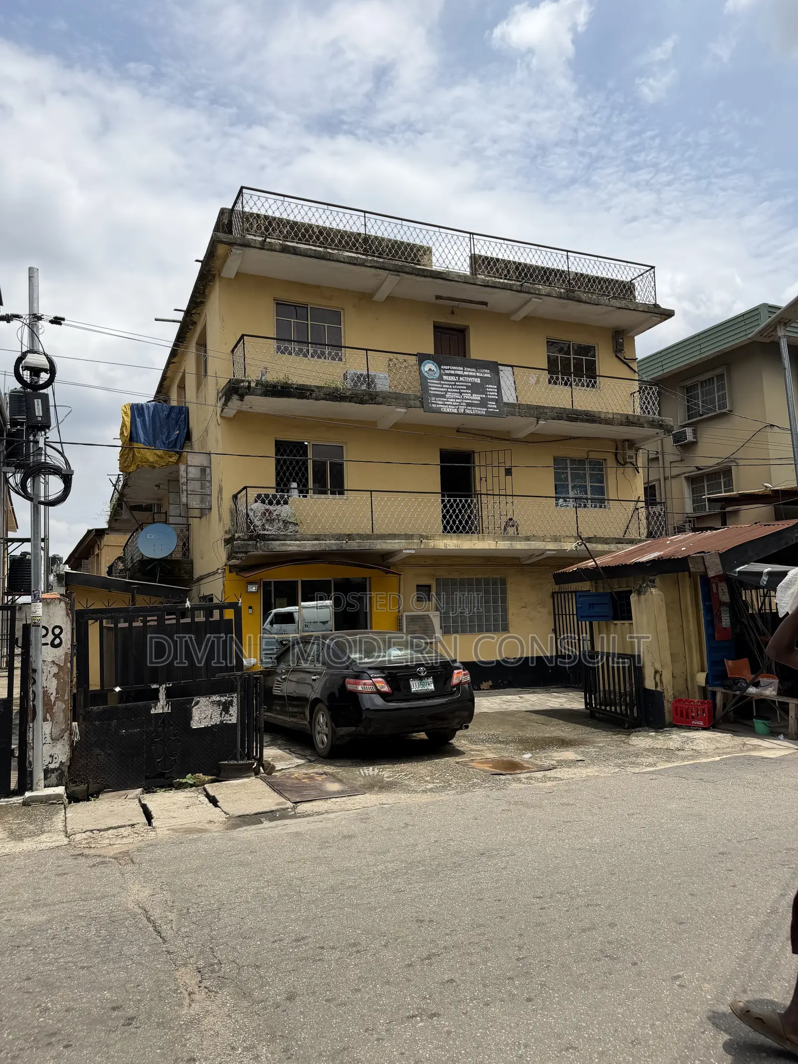 3bdrm Block of Flats in Not An Estate, Alausa for sale