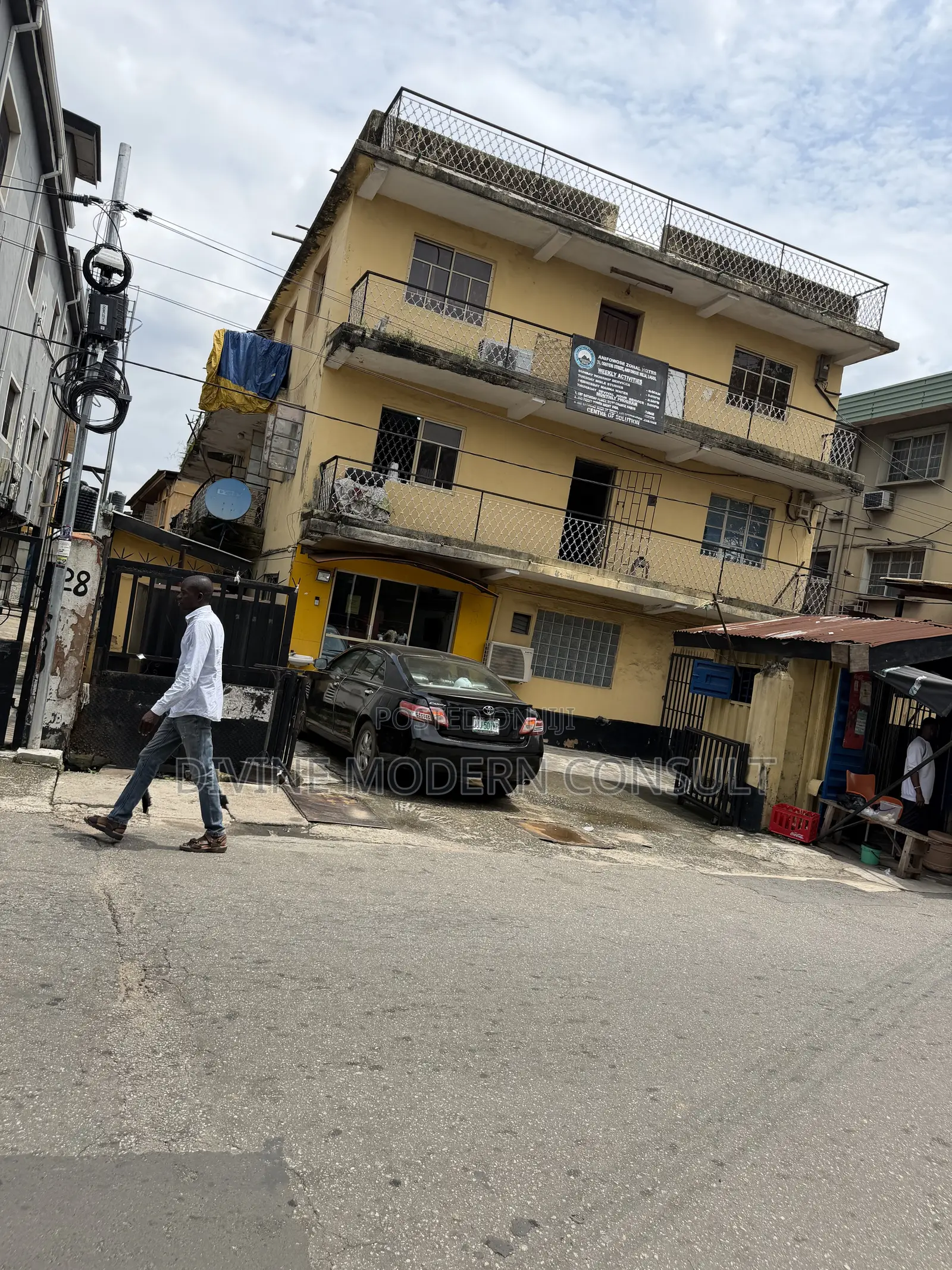 3bdrm Block of Flats in Not An Estate, Alausa for sale