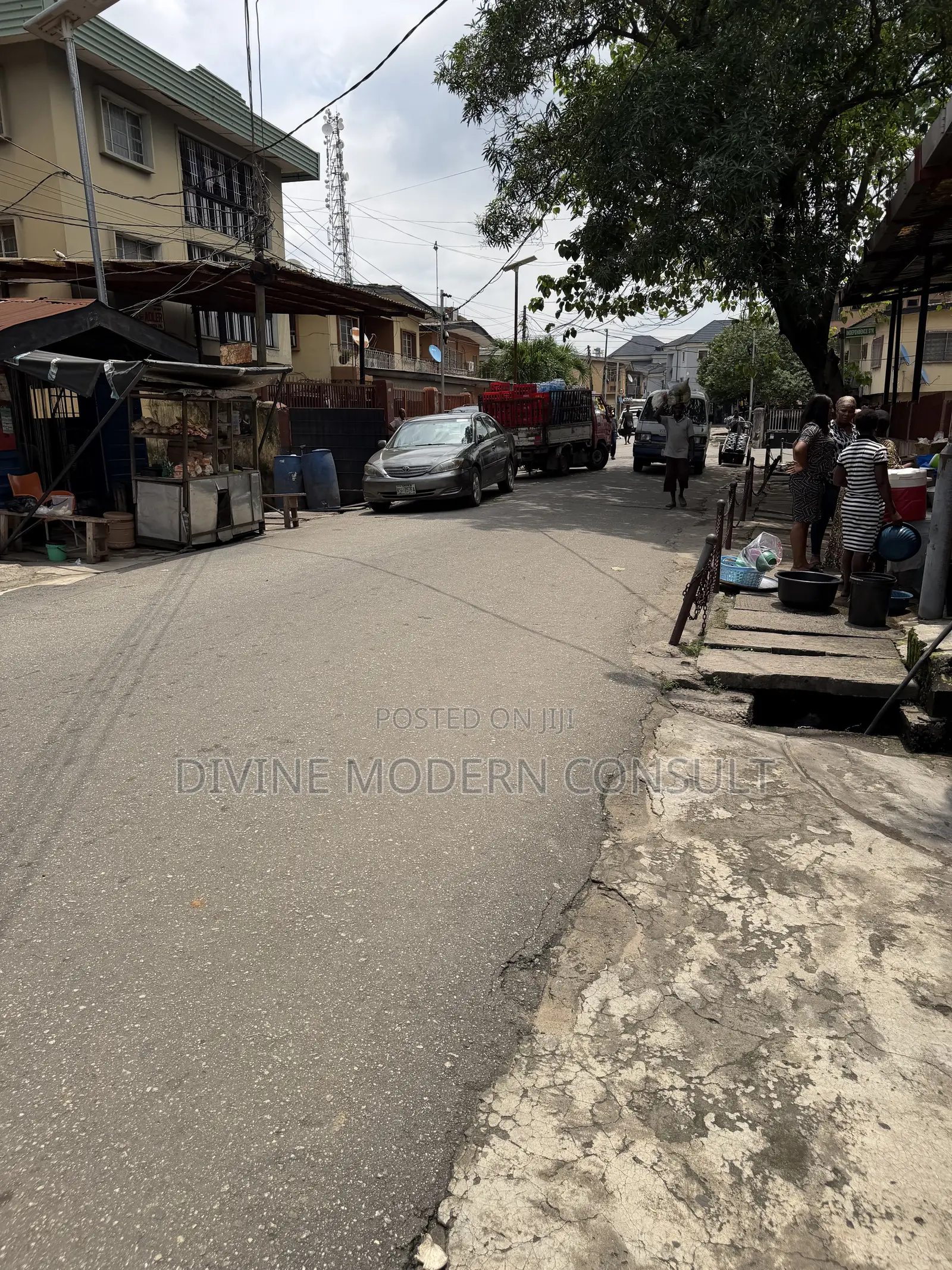 3bdrm Block of Flats in Not An Estate, Alausa for sale