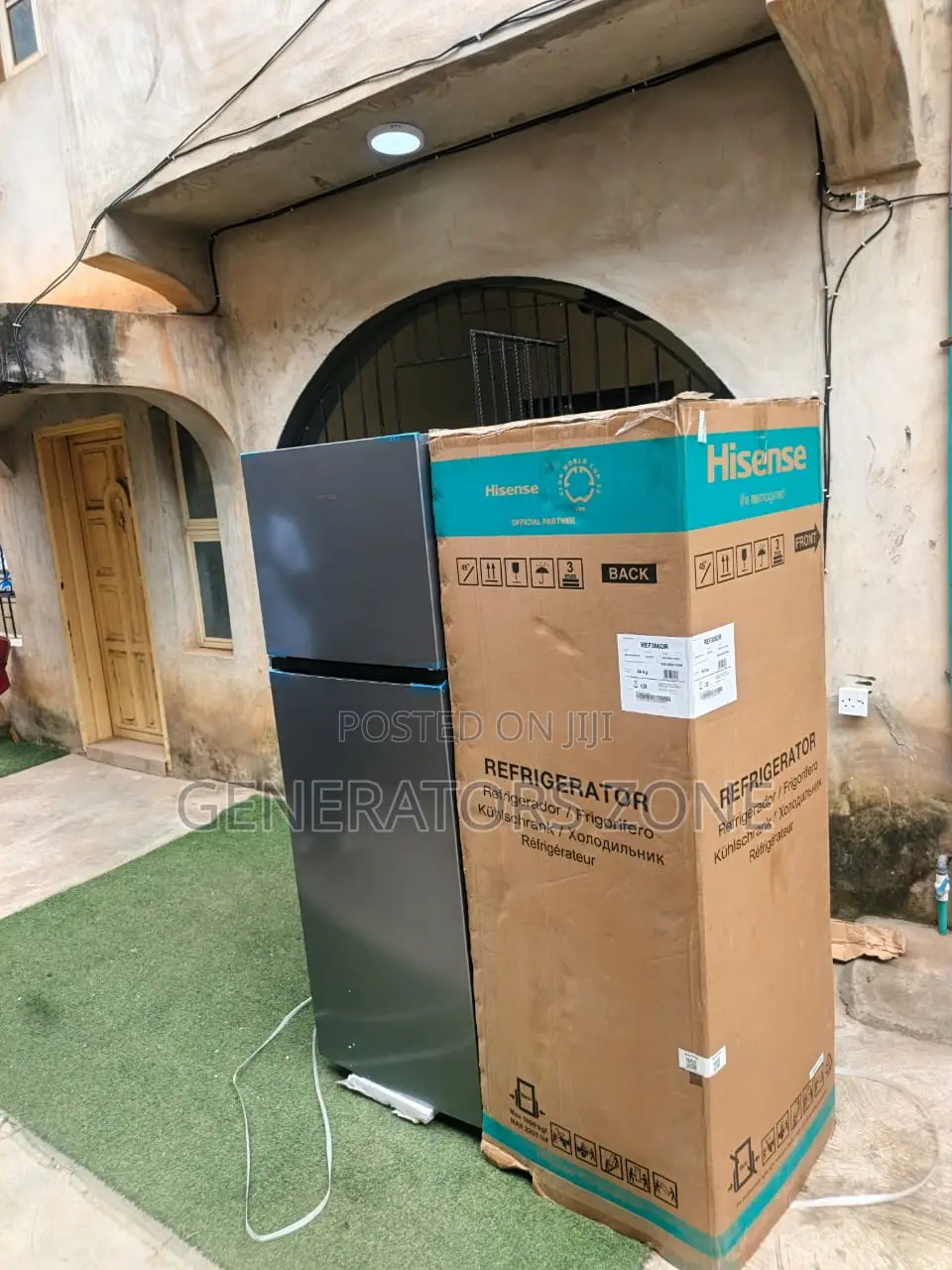Hisense 360L Refrigerator With Vegetable Crisper