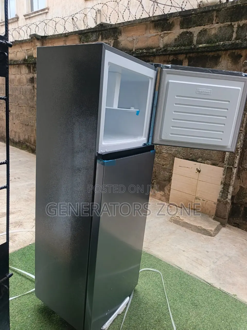 Hisense 360L Refrigerator Everyday Convenience