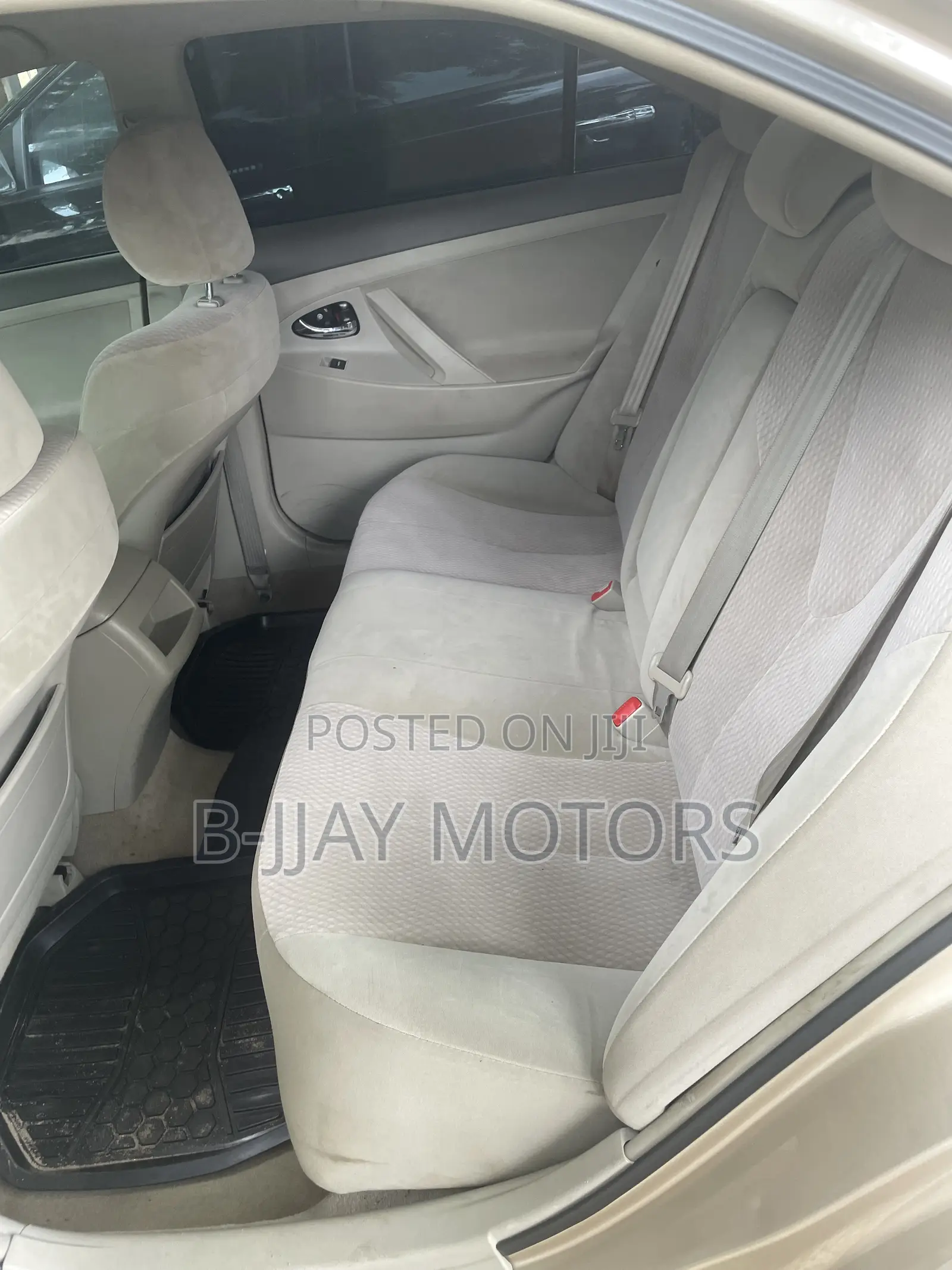 Toyota Camry LE 4dr Sedan (2.5L 4cyl 6AM) 2010 Gold