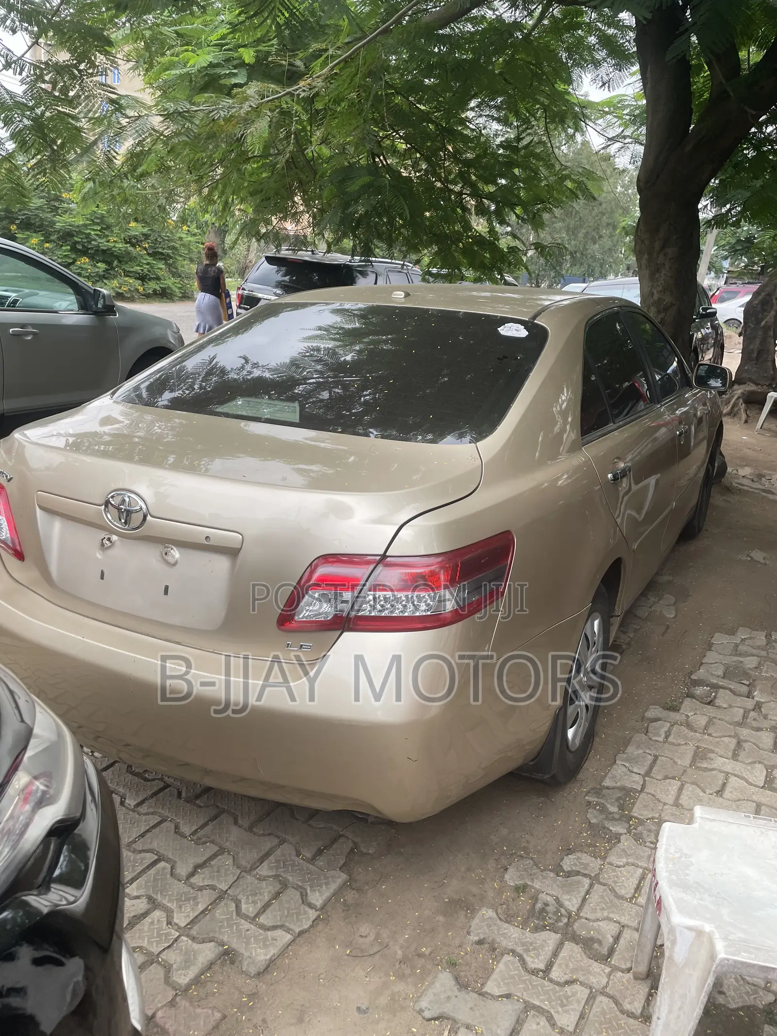 Toyota Camry LE 4dr Sedan (2.5L 4cyl 6AM) 2010 Gold