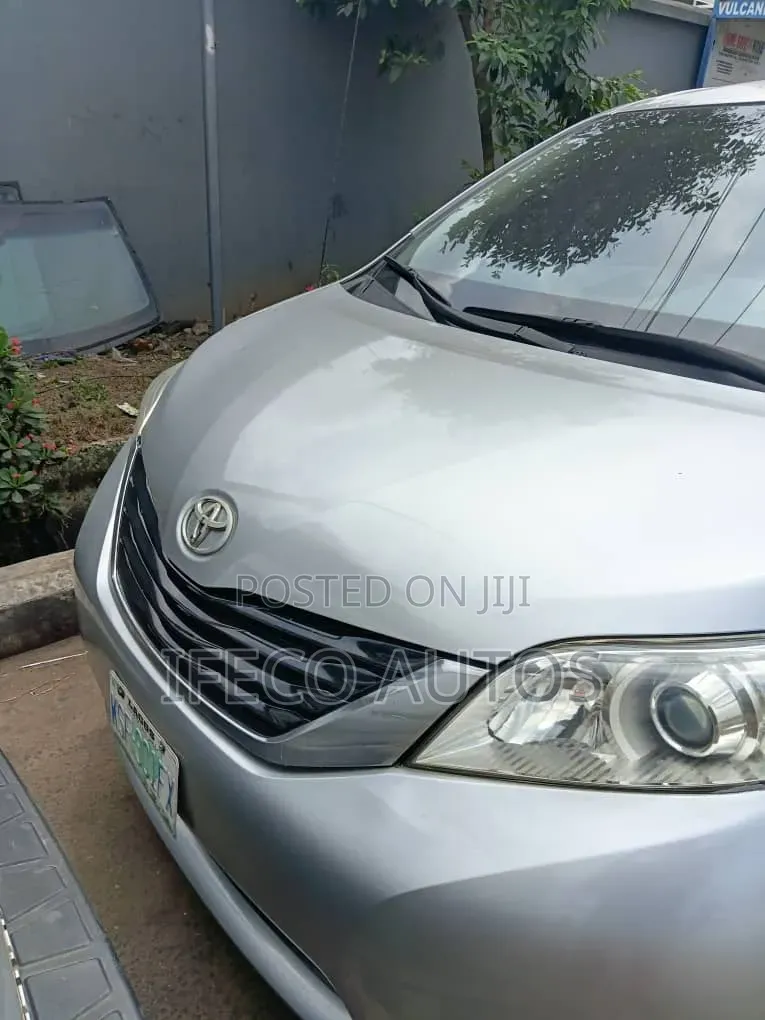 Toyota Sienna LE 7 Passenger 2011 Gray