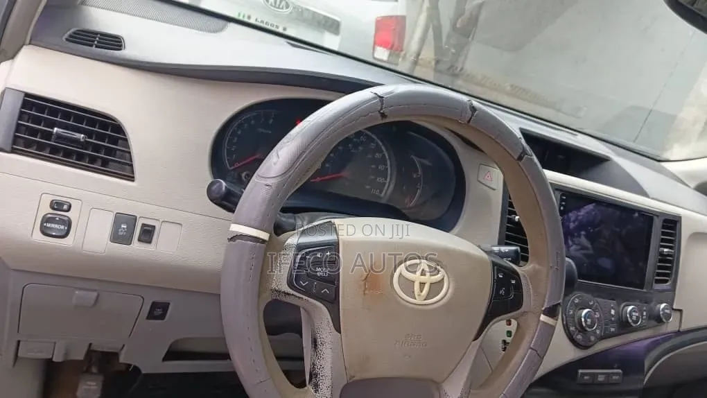 Toyota Sienna LE 7 Passenger 2011 Gray