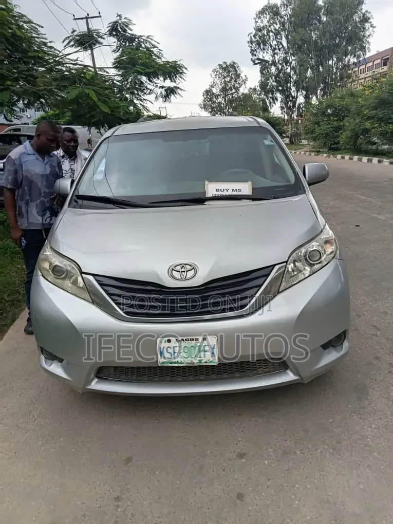 Toyota Sienna LE 7 Passenger 2011 Gray