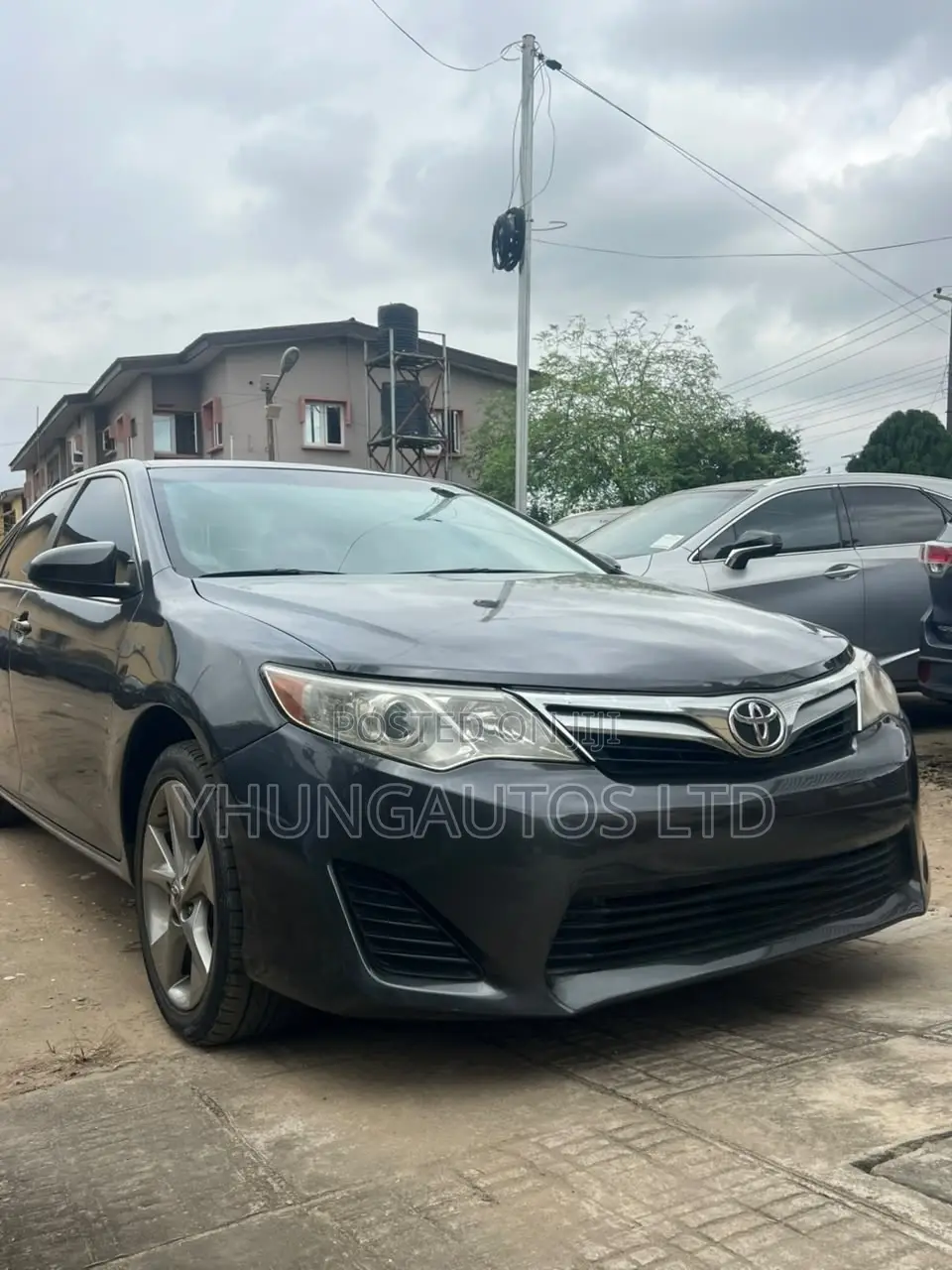 Toyota Camry LE 4dr Sedan w/Prod. End 11/13 (2.5L 4cyl 6A) 2014 White