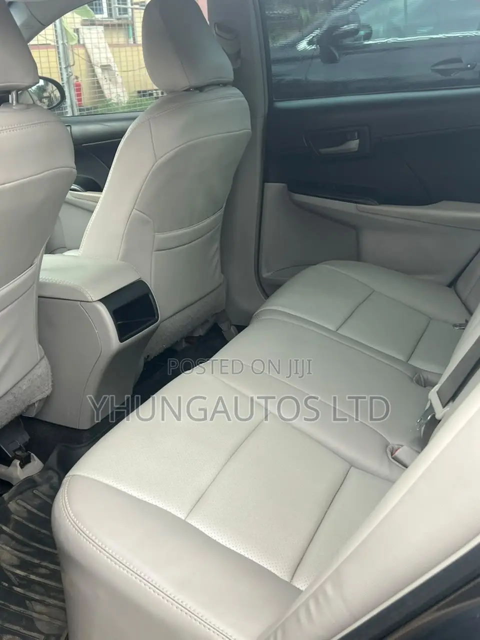 Toyota Camry LE 4dr Sedan w/Prod. End 11/13 (2.5L 4cyl 6A) 2014 White