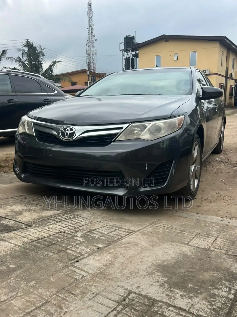 Toyota Camry LE 4dr Sedan w/Prod. End 11/13 (2.5L 4cyl 6A) 2014 White