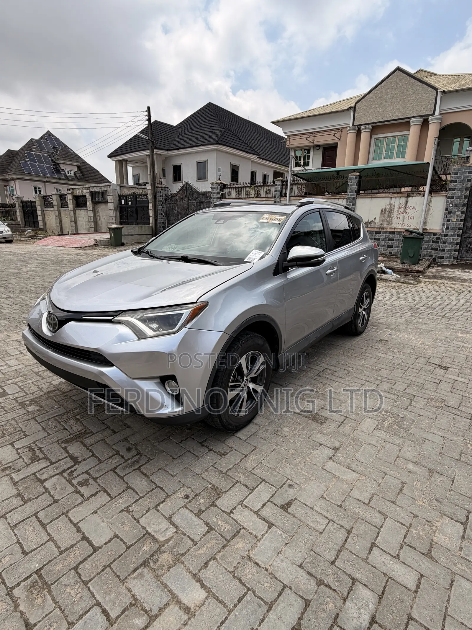 Toyota RAV4 XLE AWD (2.5L 4cyl 6A) 2017 Silver