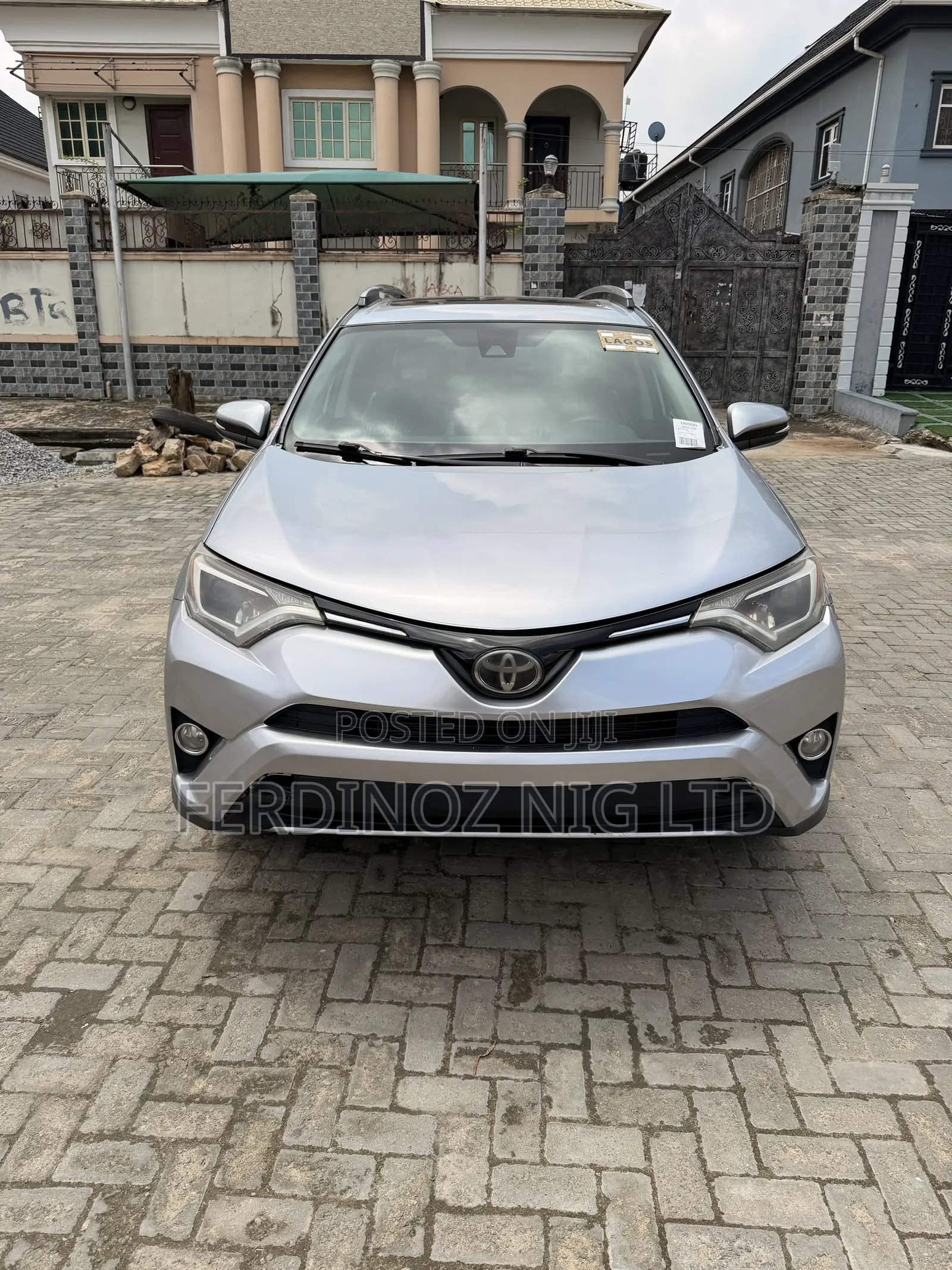 Toyota RAV4 XLE AWD (2.5L 4cyl 6A) 2017 Silver