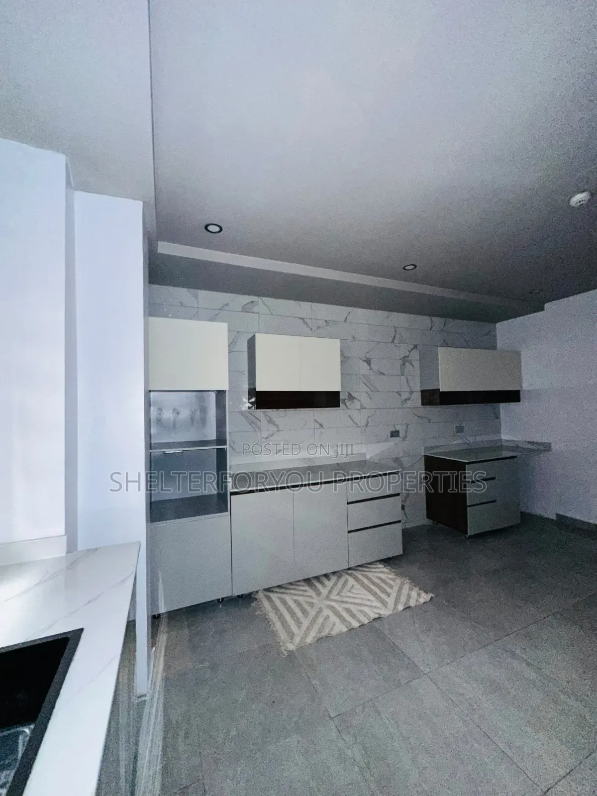 4bdrm Apartment in Banana Island for sale