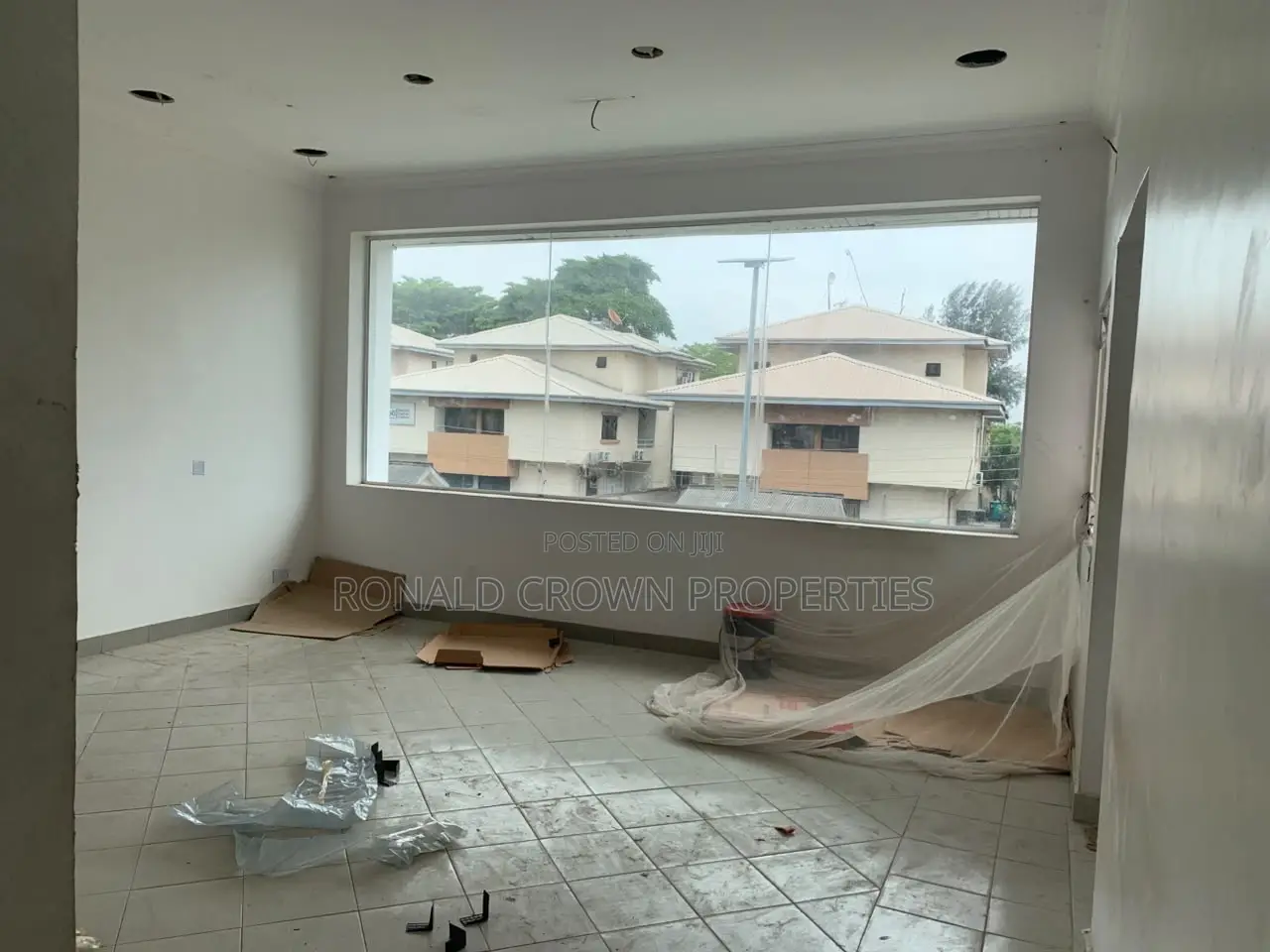 Newly Renovated 5 Bedroom Semi Detached House With Penthouse