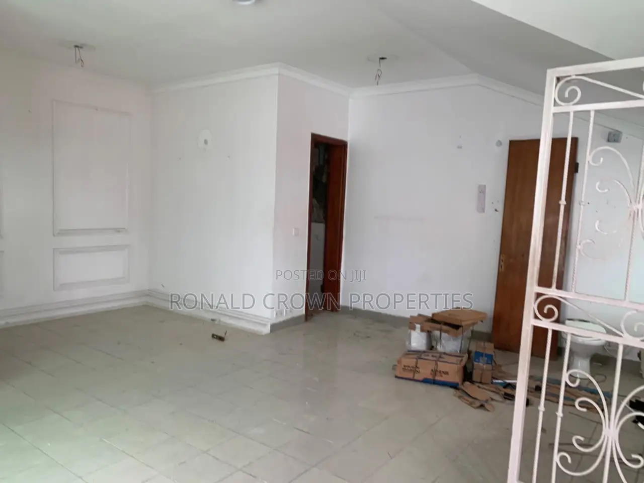 Newly Renovated 5 Bedroom Semi Detached House With Penthouse