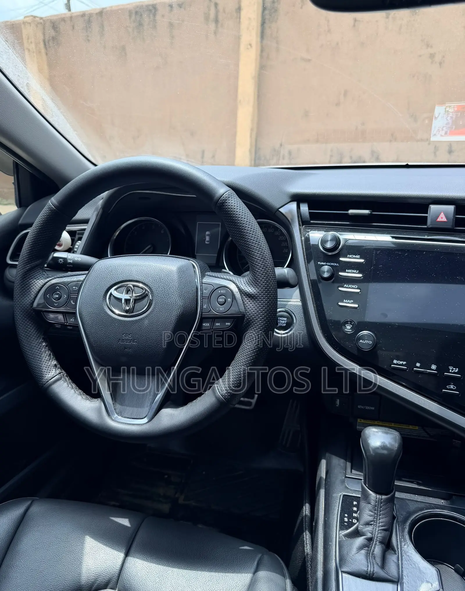 Toyota Camry SE (2.5L 4cyl 8A) 2019 White