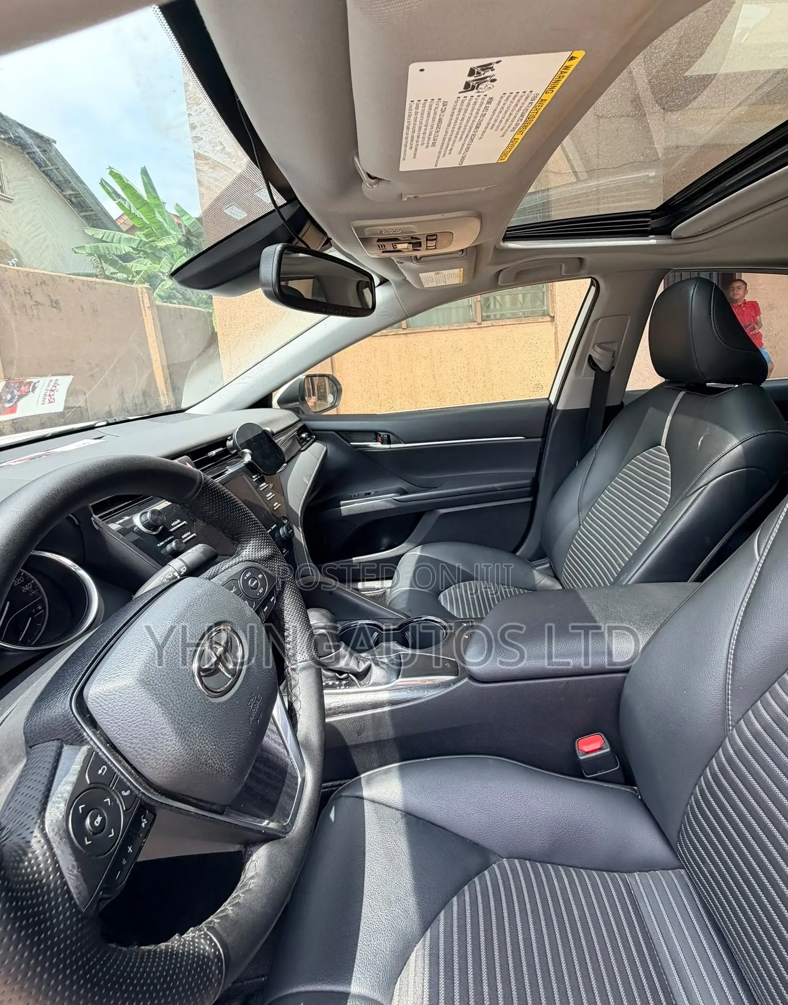 Toyota Camry SE (2.5L 4cyl 8A) 2019 White