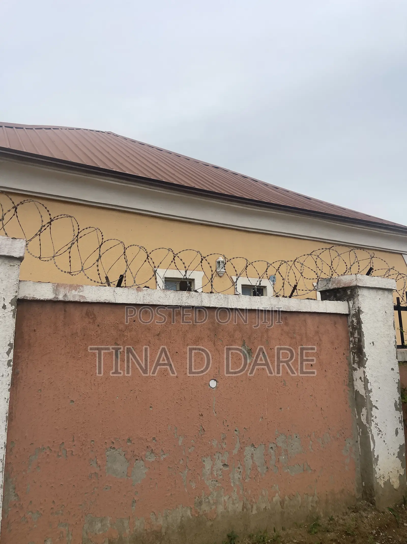 Estate House and Land for Sale