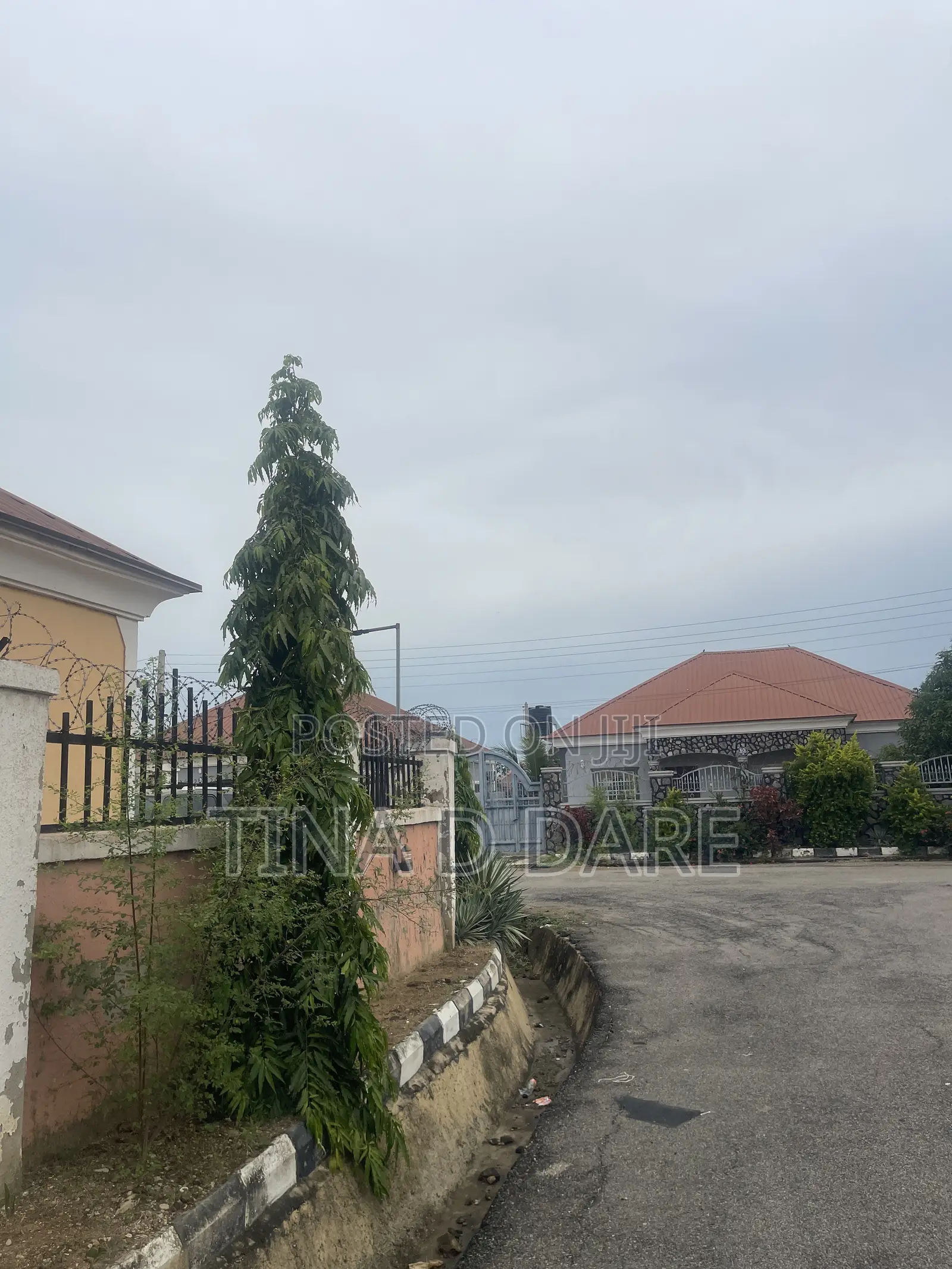Estate House and Land for Sale