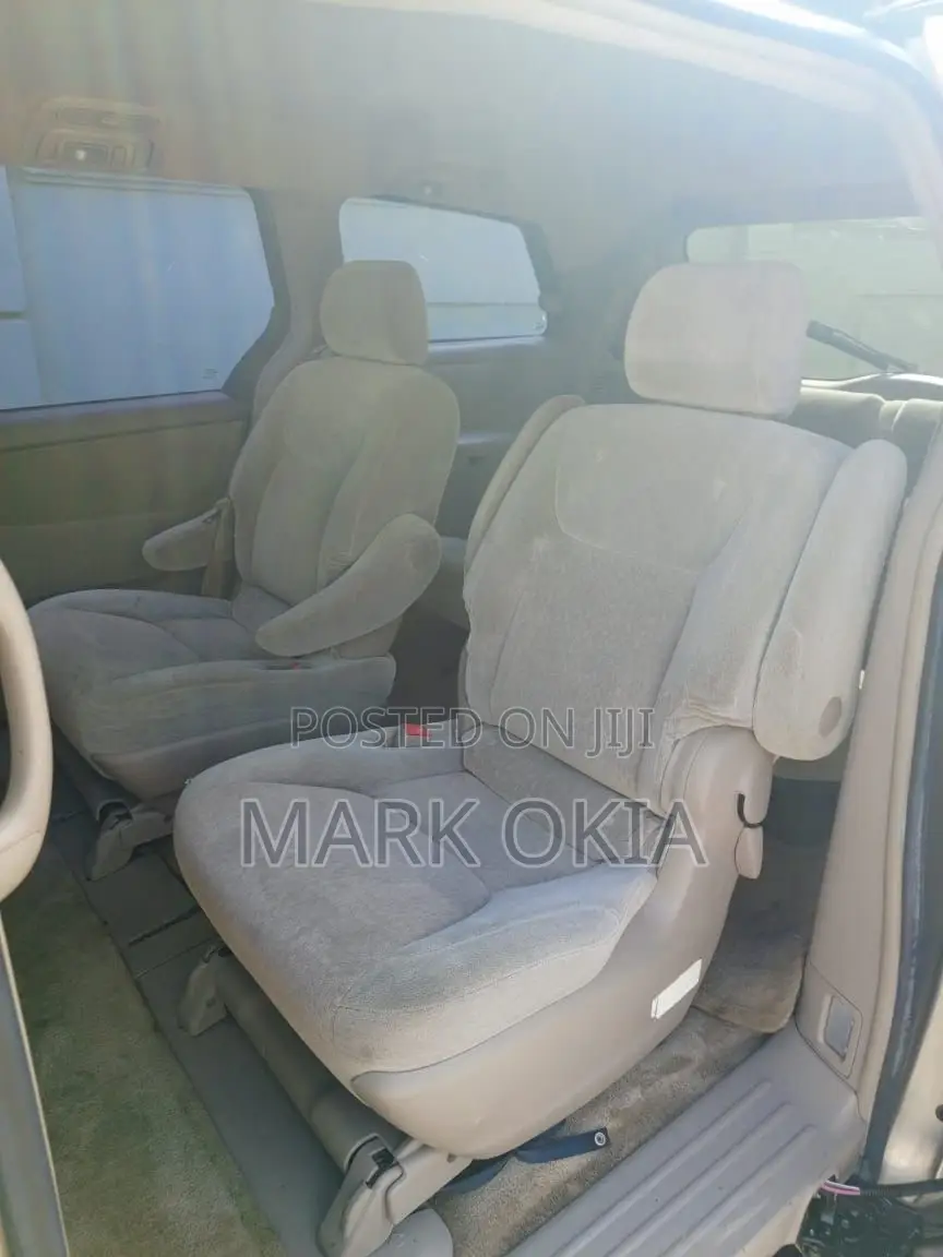Toyota Sienna 2006 Gold