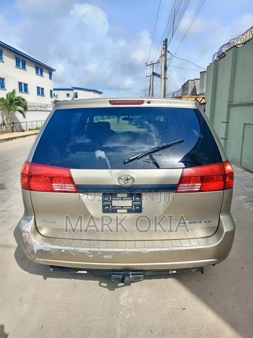 Toyota Sienna 2006 Gold