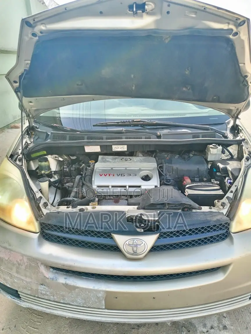 Toyota Sienna 2006 Gold