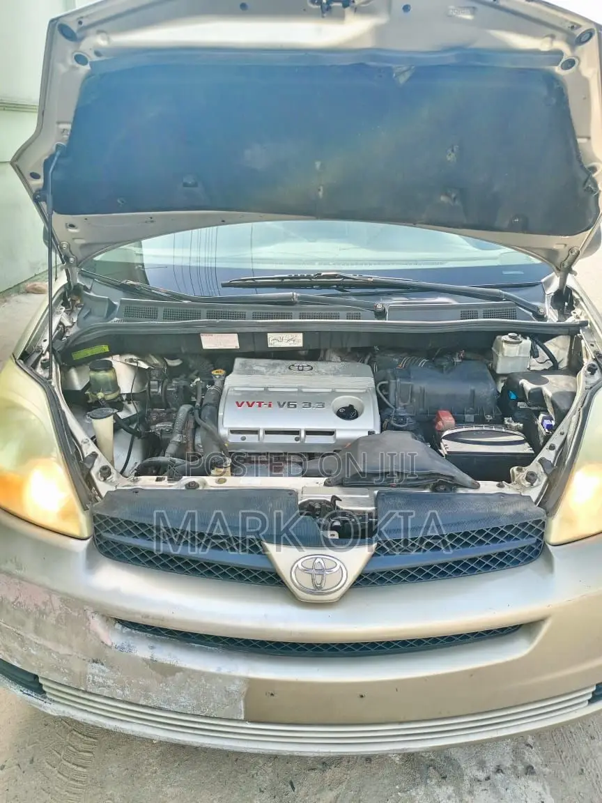Toyota Sienna 2006 Gold