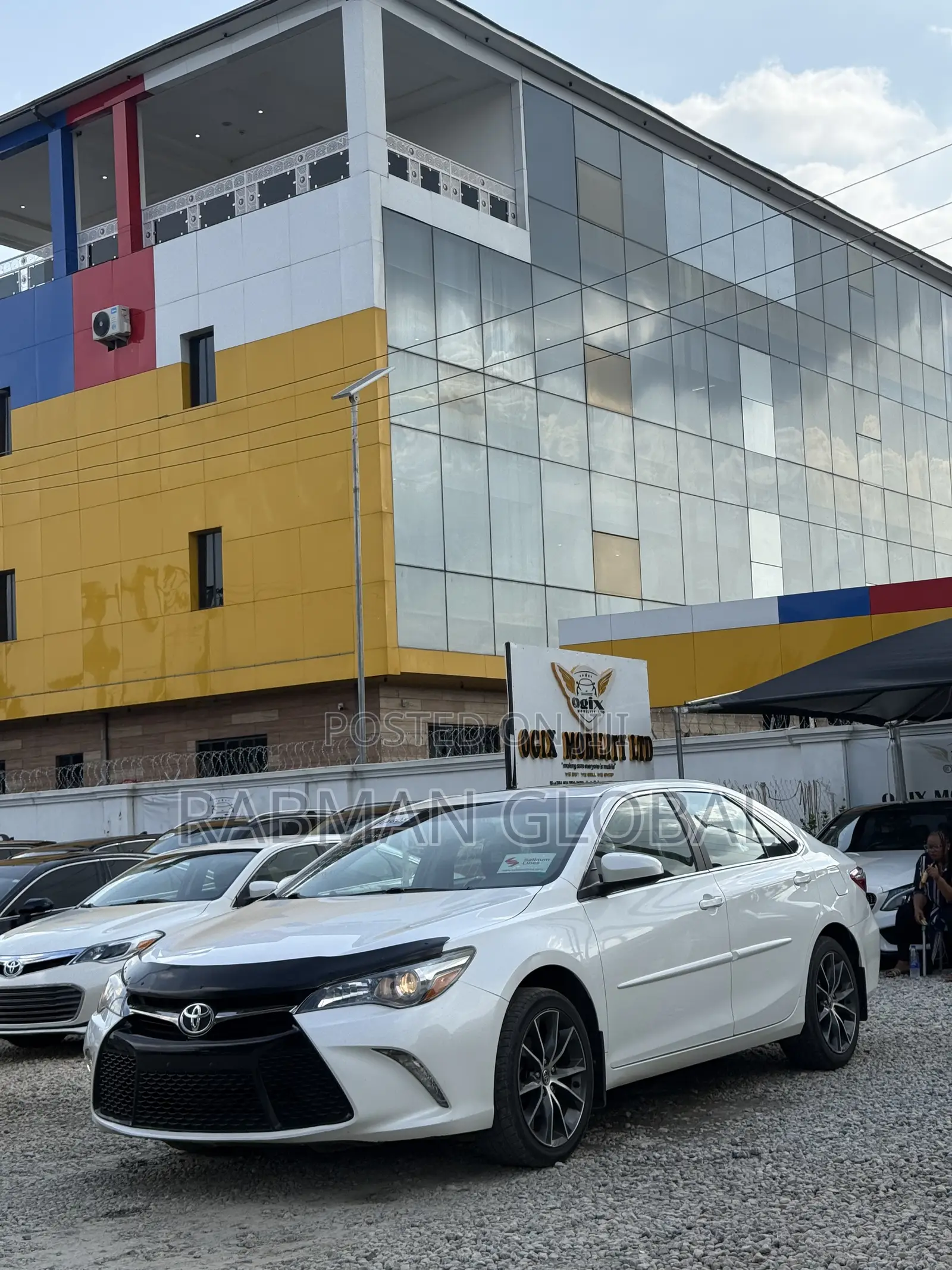 Toyota Camry XSE 4dr Sedan (2.5L 4cyl 6A) 2015 White